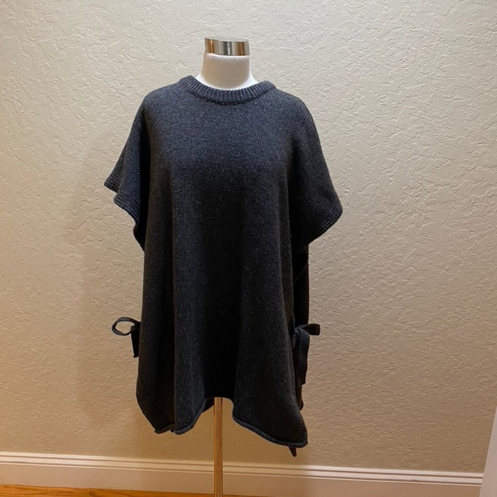 NWOT OAK + FORT grey knit poncho with side ties OS